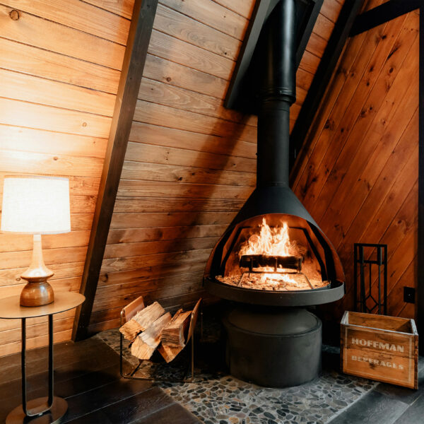 Skantherm Kamin in Holzhütte - Holzoptik - Edler offener Kamin