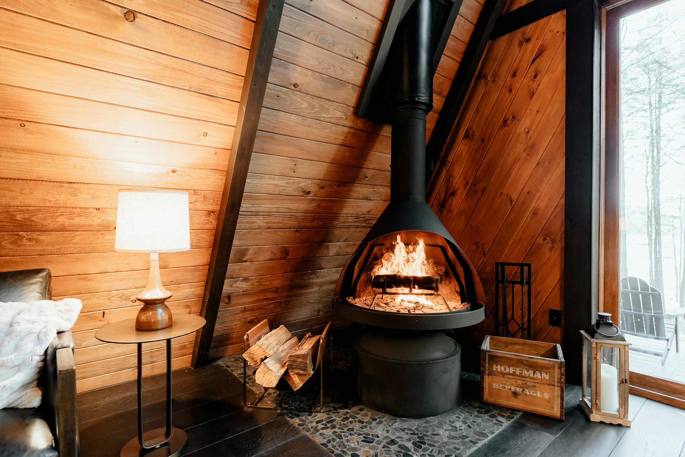 Skantherm Kamin in Holzhütte - Holzoptik - Edler offener Kamin